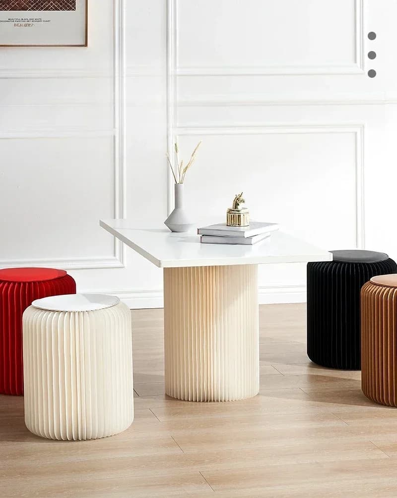 Cremefarbener kleiner Hocker, tragbarer Klapphocker, hochbelastbarer, langlebiger Hocker für Zuhause, Wohnzimmer, kleiner Stuhlhocker