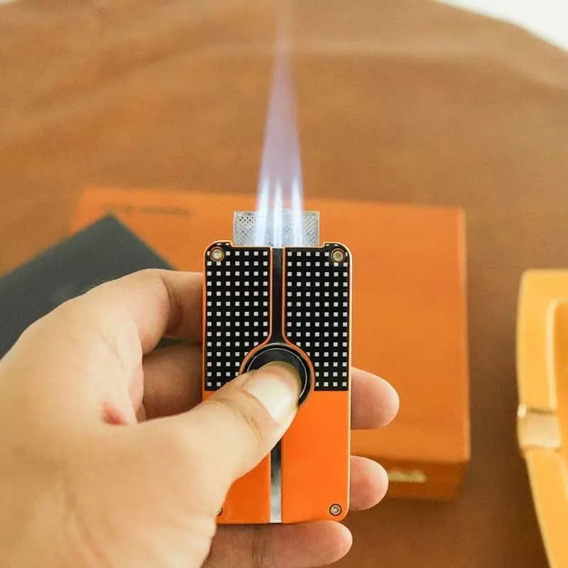 Zigarrenspezifisches Feuerzeug, multifunktionaler dreifacher gerader Butan-Zünder mit großer Flamme, Raucherzubehör, Geschenk für Männer