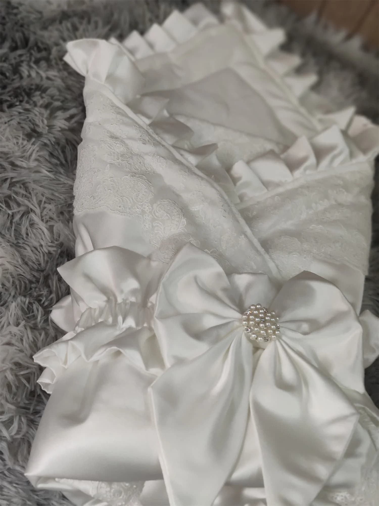 Luxuriöse weiche Satin-Hochzeitsstoff-Wickeldecken für Kleinkinder, weiche Kinderwagen-Wickel für Babys, Mädchen und Jungen mit Schärpe, weißes