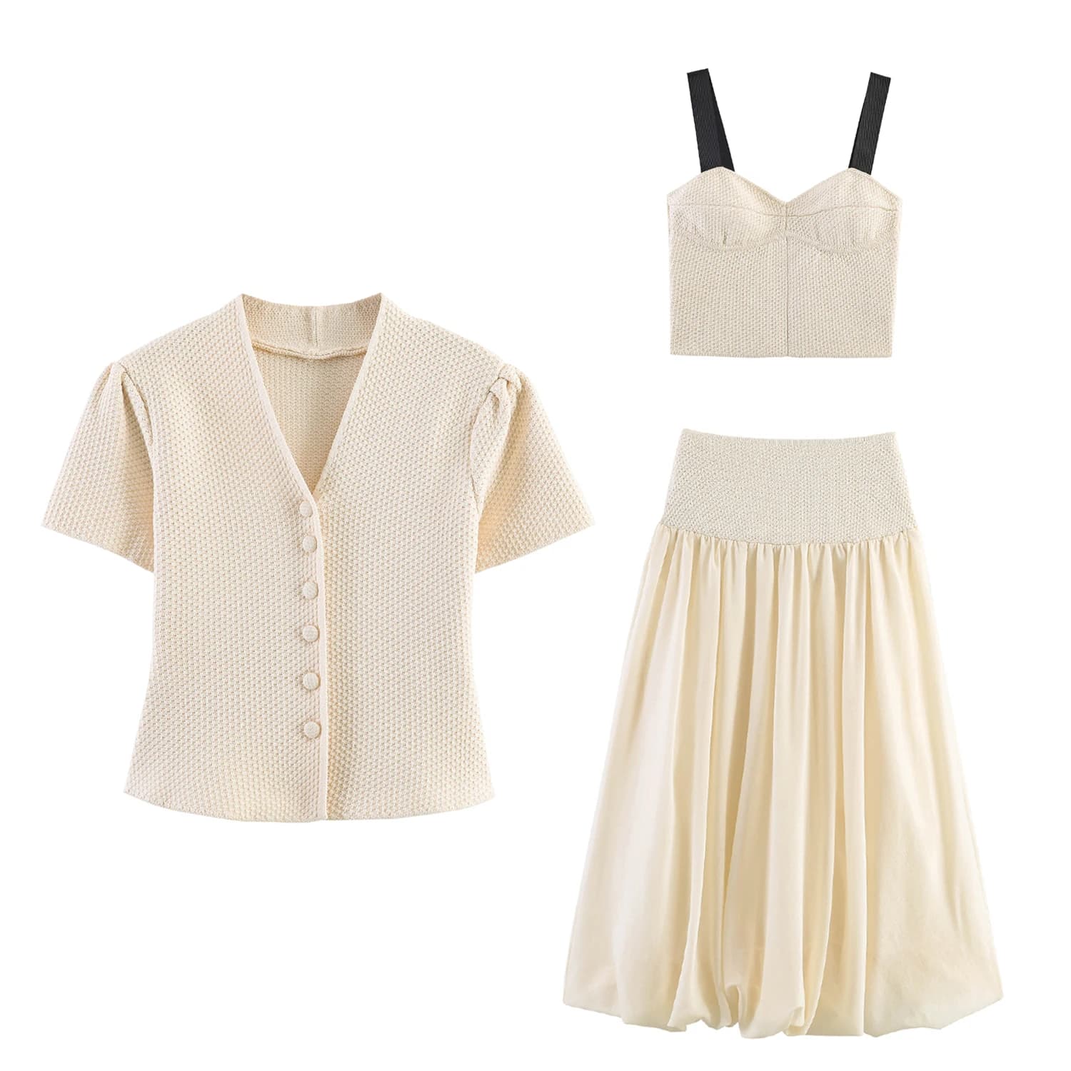 Sommerlicher minimalistischer Stil: V-Ausschnitt, schmal geschnittene, strukturierte Strickjacke mit kurzen Ärmeln, dazu kurzes Top mit Trägern und