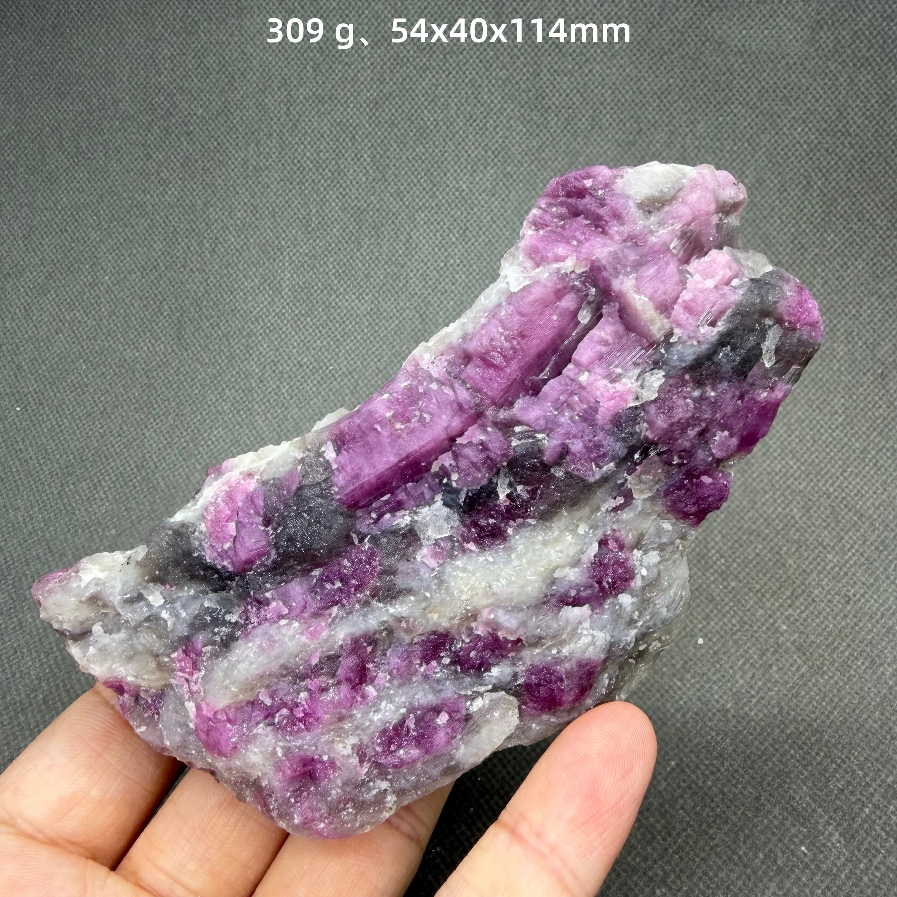 Natürliches Prunus-Mume-Turmalin-Mineralprobe + heilende Quarzkristalle und Steine aus Stein