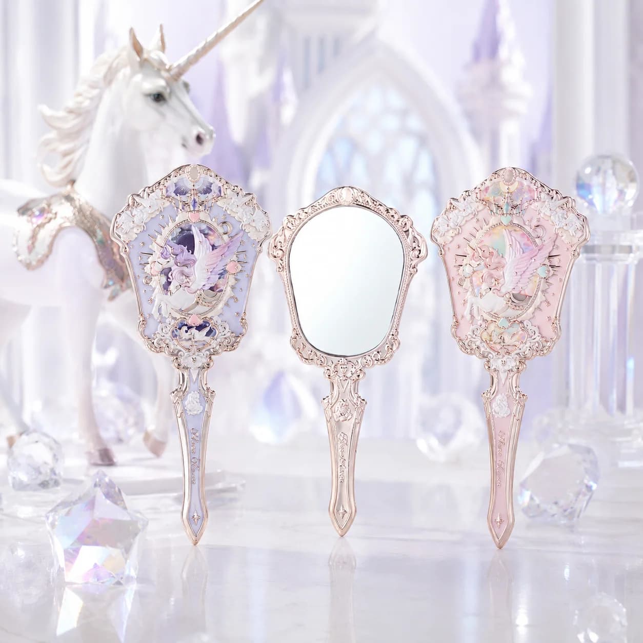 Mirror Moonlight Mermaid Collection Handspiegel in limitierter Auflage im Design von Weiß, Blau, Rosa und Schokoladenfee