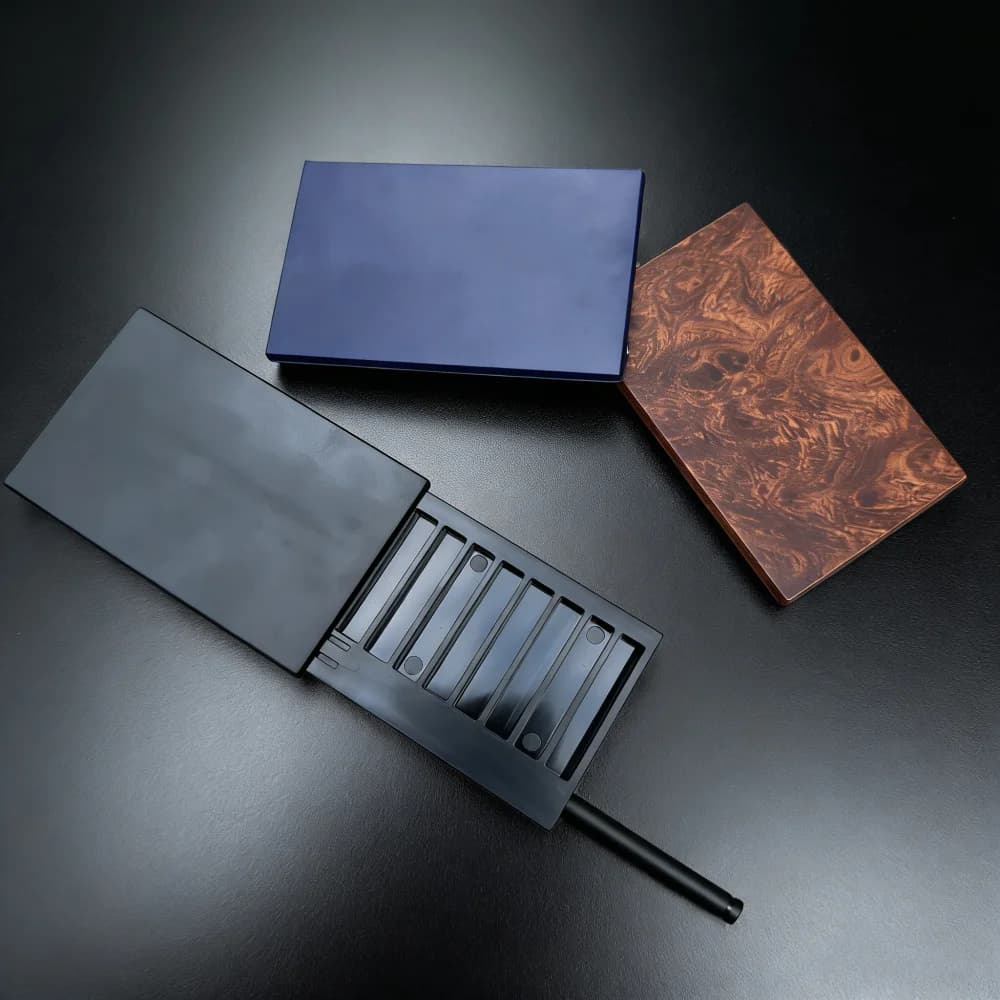 Schnupftabak-Set-Behälter aus Kunststoff mit 8 Fächern und schildem Deckel aus Aluminiumstroh, tragbare Aufbewahrungsbox im Taschenformat