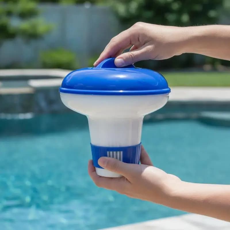 5-Zoll-Chlorspender für schwimmende Pools mit einstellbaren Durchflussöffnungen und auslaufsicherem Deckel für Innen- und Außenpools, Spas und