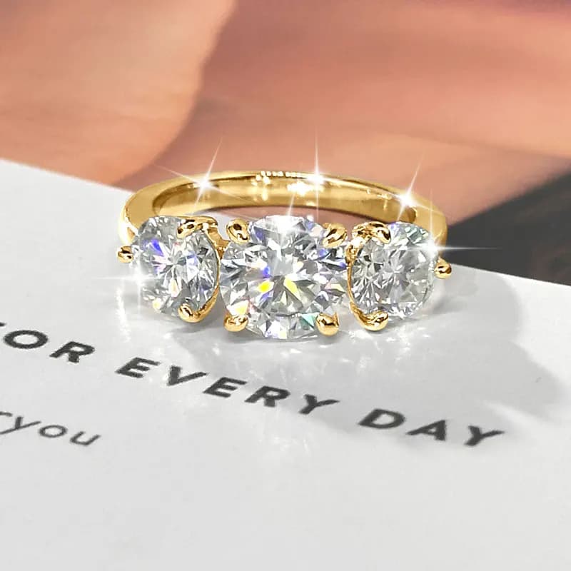 Anziw 8mm & 6,5mm 4CTTW runder Moissanit Verlobungsring 14k Gold Filled Klassischer 3-Stein-Versprechen-Ring Fingerschmuck für Damen