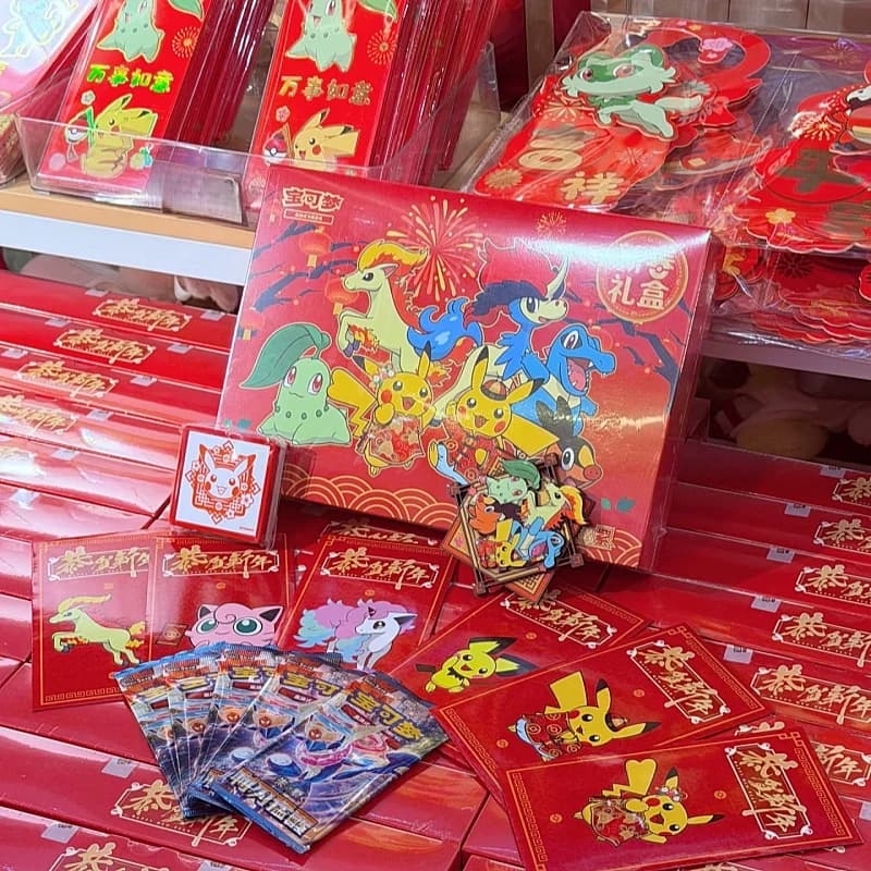 PKM PTCG Lunar New Year Horse Collection Box Sv15.0 Vereinfachte chinesische Spielkarten mit rotem Umschlag und Kühlschrankmagnet auf Lager