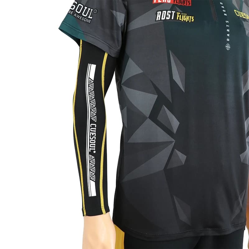 CUESOUL Kompressions-Armschoner, kühlender Armschutz aus Eisseide für Dartspieler, Unisex mit 4 Größen.