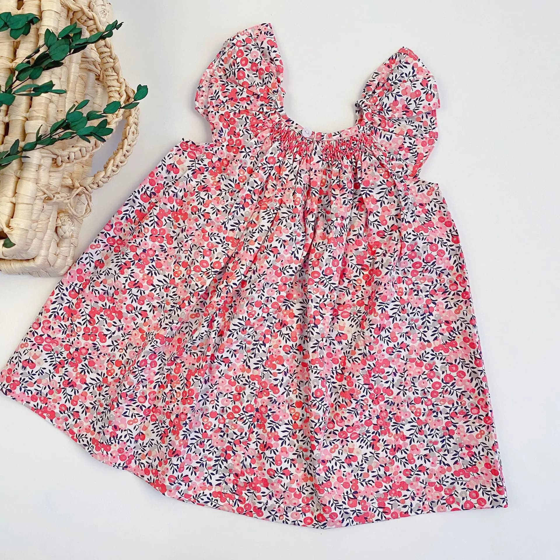 Sommer Floral Gesmokte Weste Kleid für Mädchen Vestidos Europäischen Stil Baby Kleider Weiche Atmungsaktive Baumwolle Kinder Strand Kleid