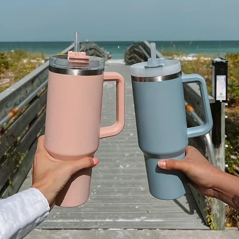 40 Unzen 304 Edelstahl isolierte Wasserflasche, Thermo-Kaffee-Auto-Tasse, kalte heiße Tassen-Vakuumflasche mit Griffstrohhalm, für Sport