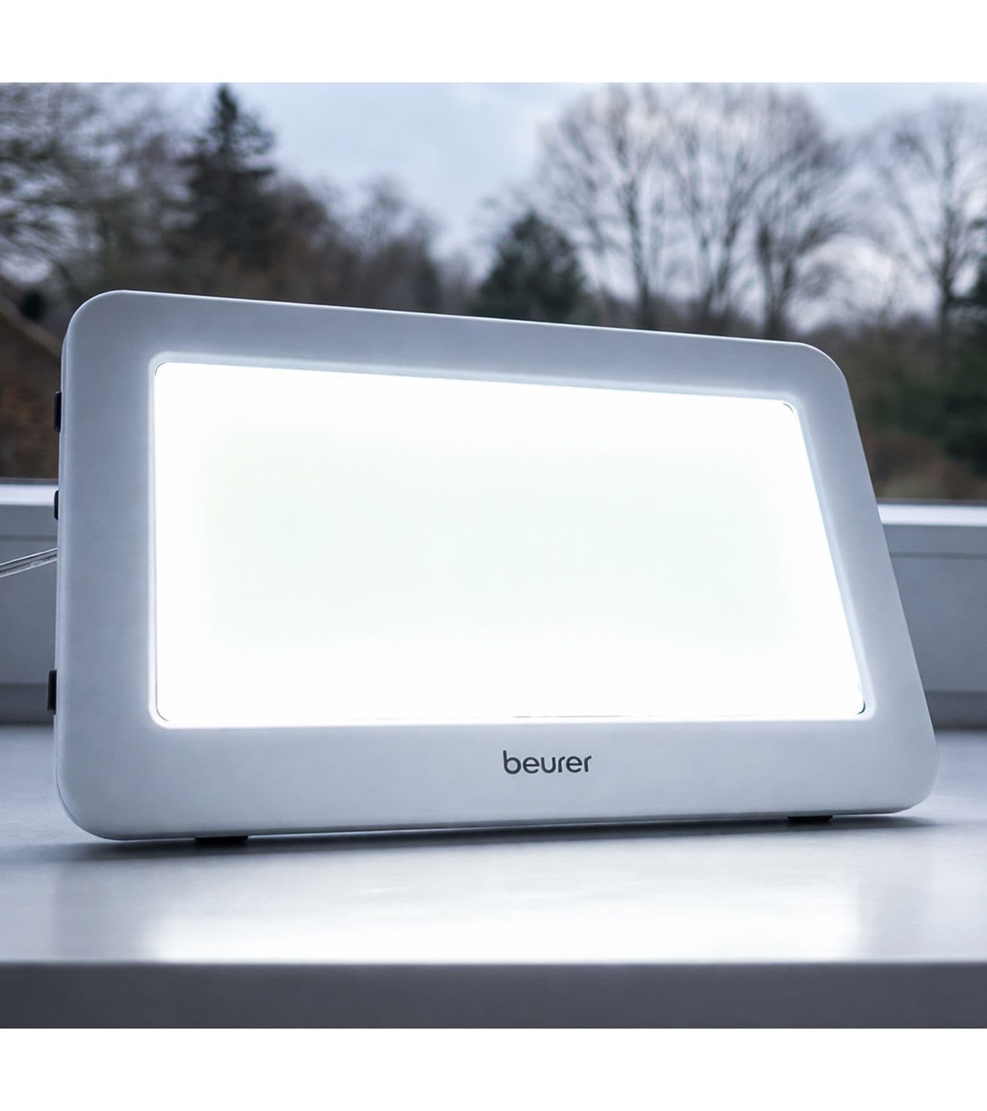 beurer TL 20 Tageslichtlampe Lichtstärke von 10.000 Lux kompakt für unterwegs Lichttherapie 16,5 x 8,5cm Weiß view 2