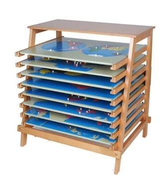 Geografisches Regal ohne Puzzlekarten