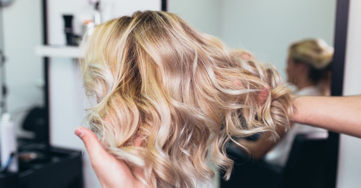 Haarschnitt, Ansatzfarbe, Oberkopfsträhnen oder Balayage für 1 Person