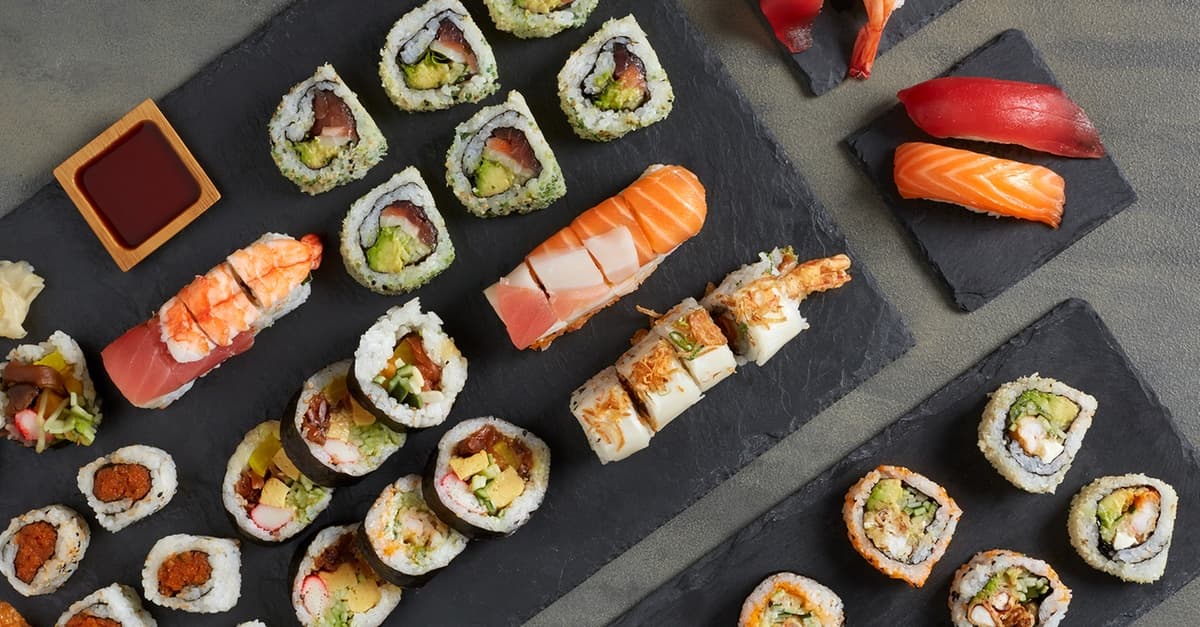 Sushi-Platte mit Vorspeise