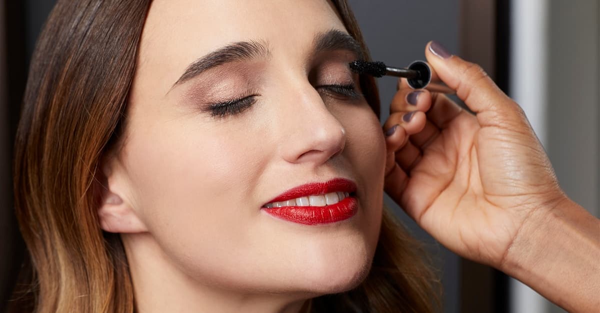 Auftragen von Make-up