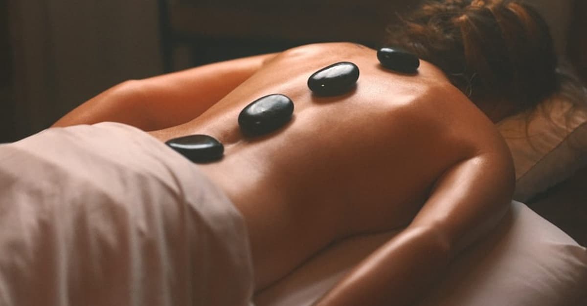 60 oder 90 Min. Thai Aromaöl- und Hot Stone Massage für 1 Person