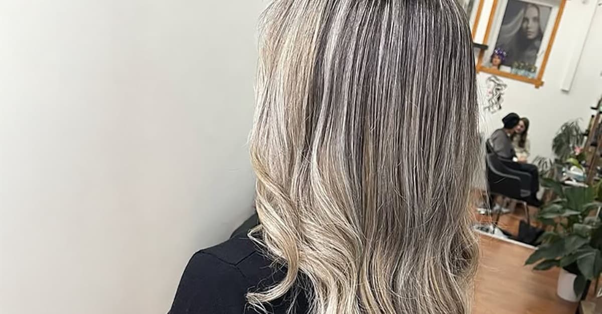 Waschen, Schneiden & Föhnen oder Ansatzfarbe, Strähnen oder Balayage