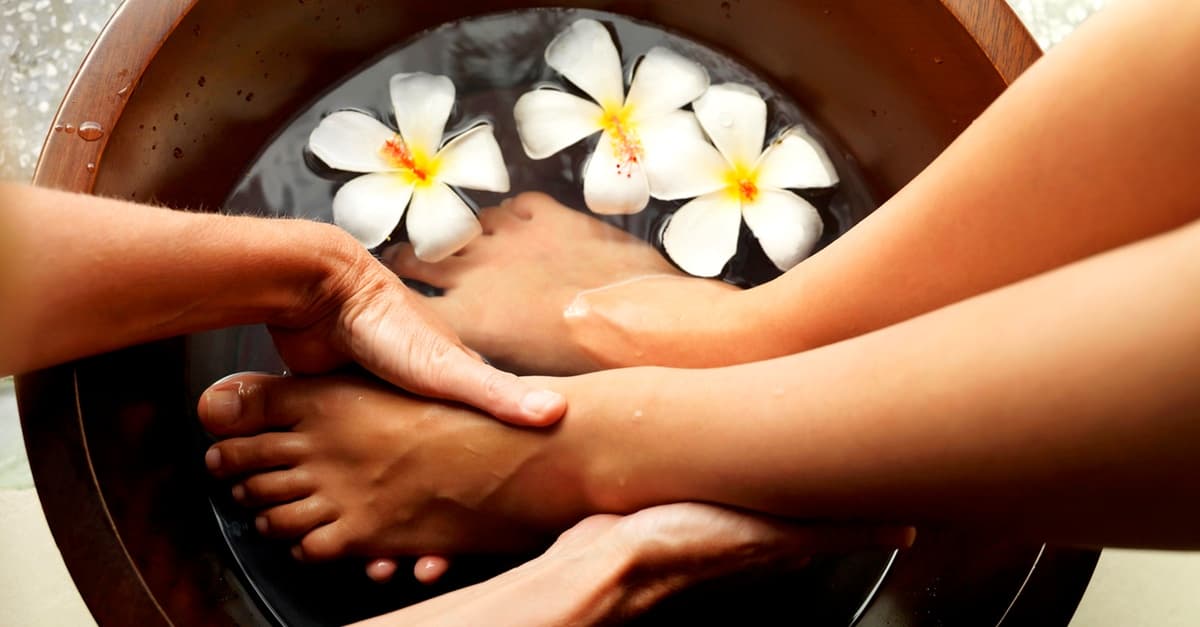 60 Min. Fachfußpflege mit Fußbad & Fußreflexzonen-Massage für 1 Person