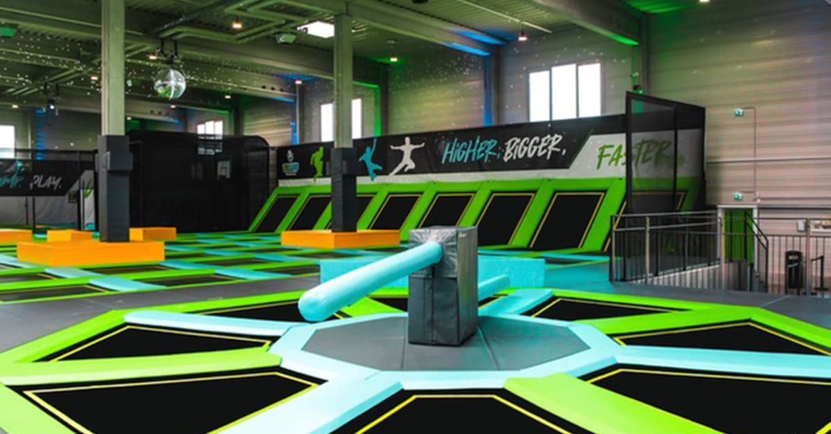 90 oder 120 Min. Action auf 3.500 m² Trampolinfläche für 1-2 Personen.