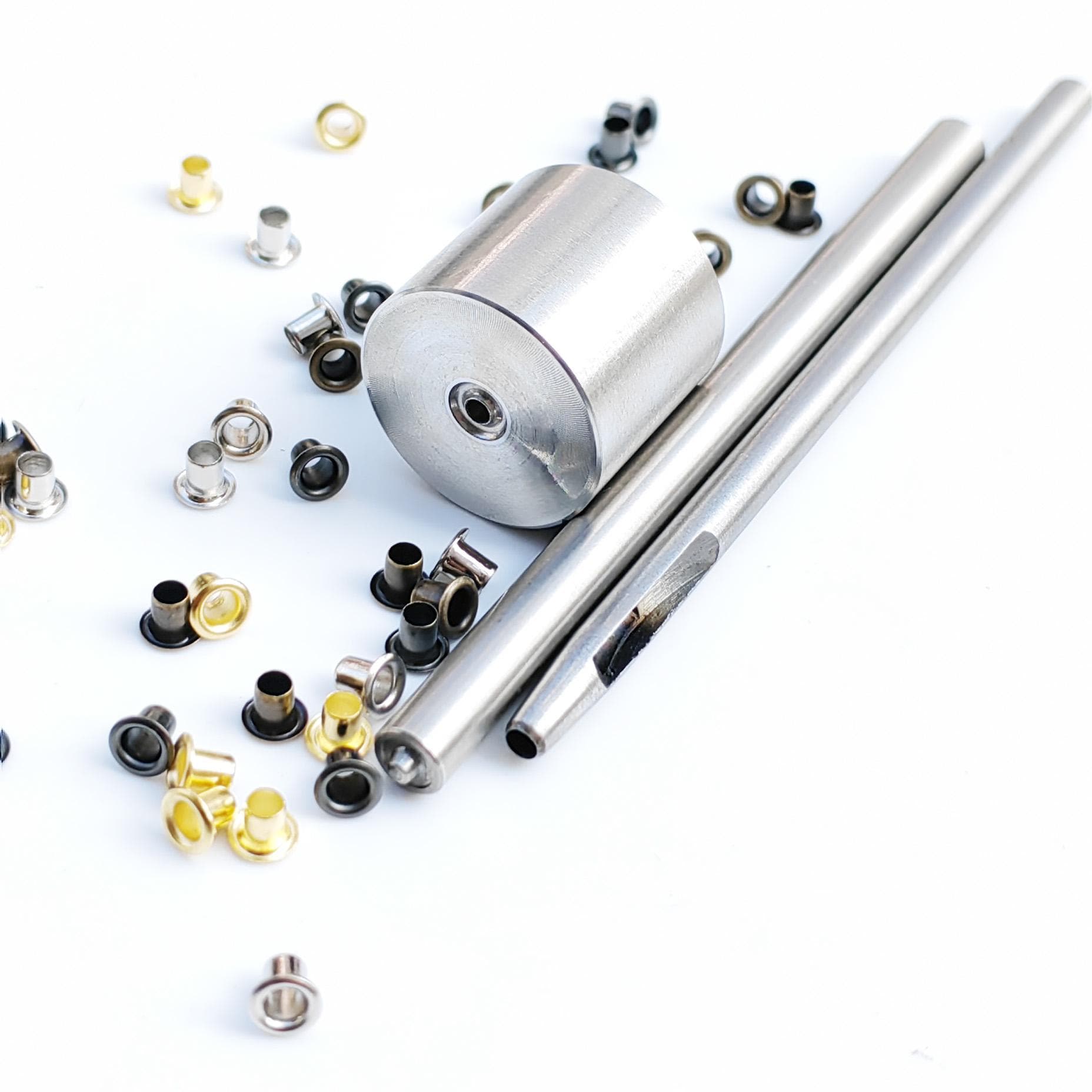 MINI Bjd 100 Stück Ösen mit Werkzeugsätzen 1,0/1,5/2/2,5 mm Farbmischung Messing Hohlniete Tasche dekorative Hühneraugenschnalle