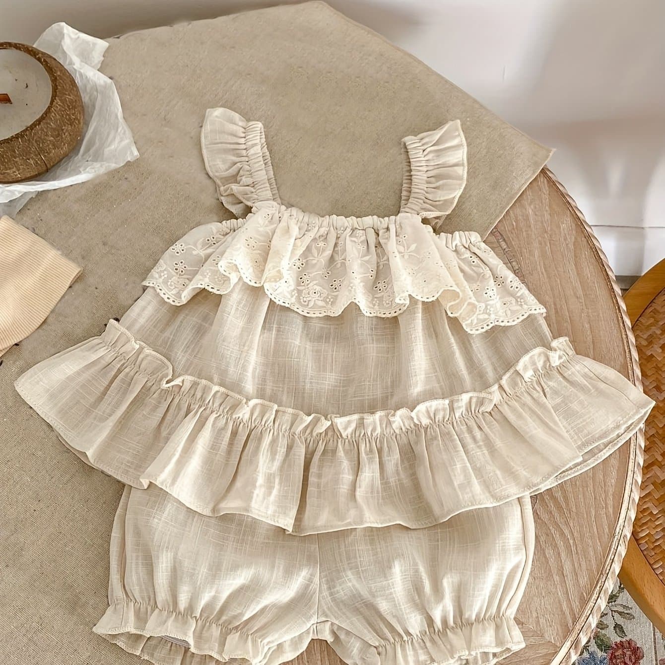 TEMU Sommerliche neue Babykleidung 0-3 Jahre Mädchenmode Vielseitig Süße kleine Flügelmanschetten Hängendes Top + Transparente Farbige Shorts 2er