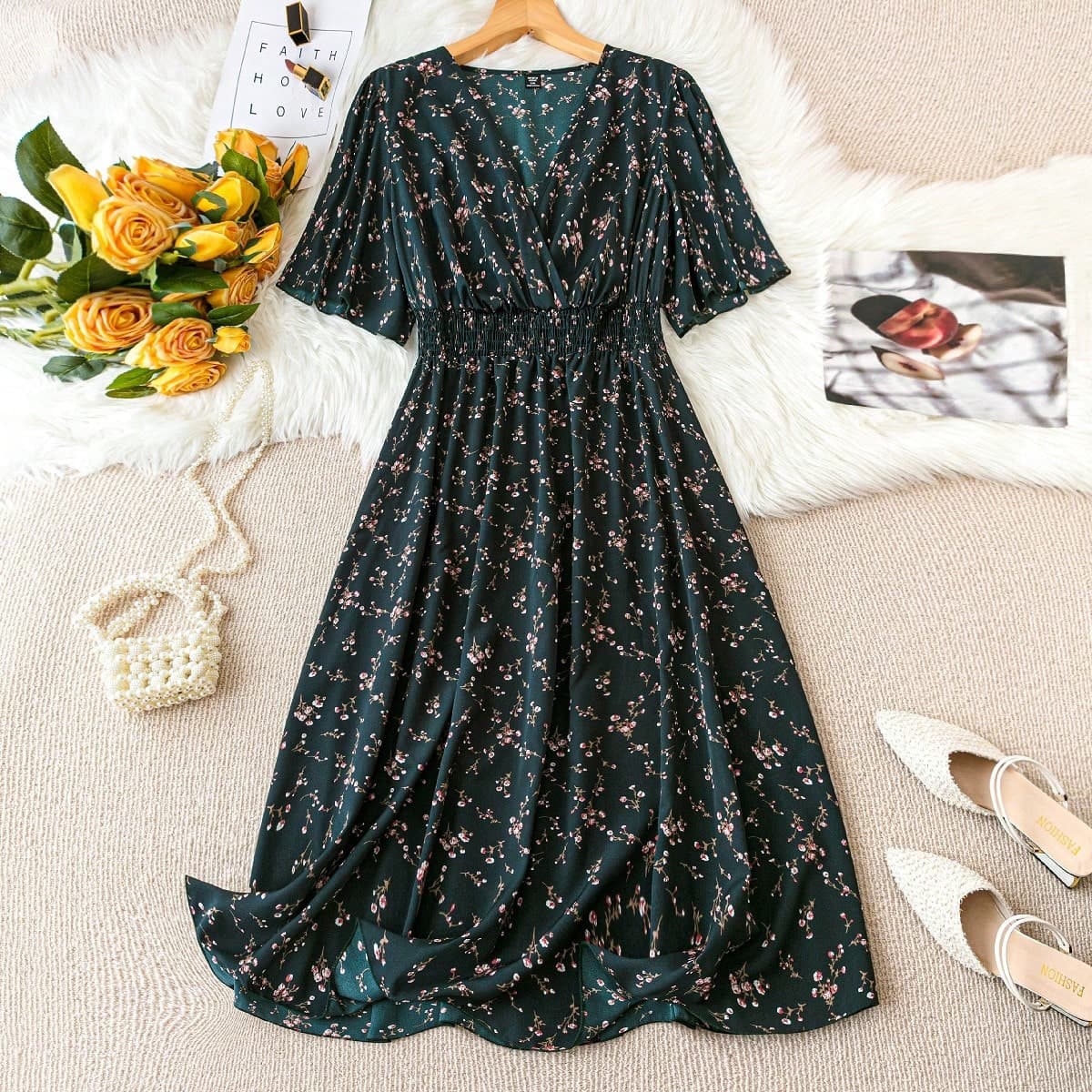 Kleid mit Blumendruck und Taillenraffung in Große Größen, Damen Sommer Outfit