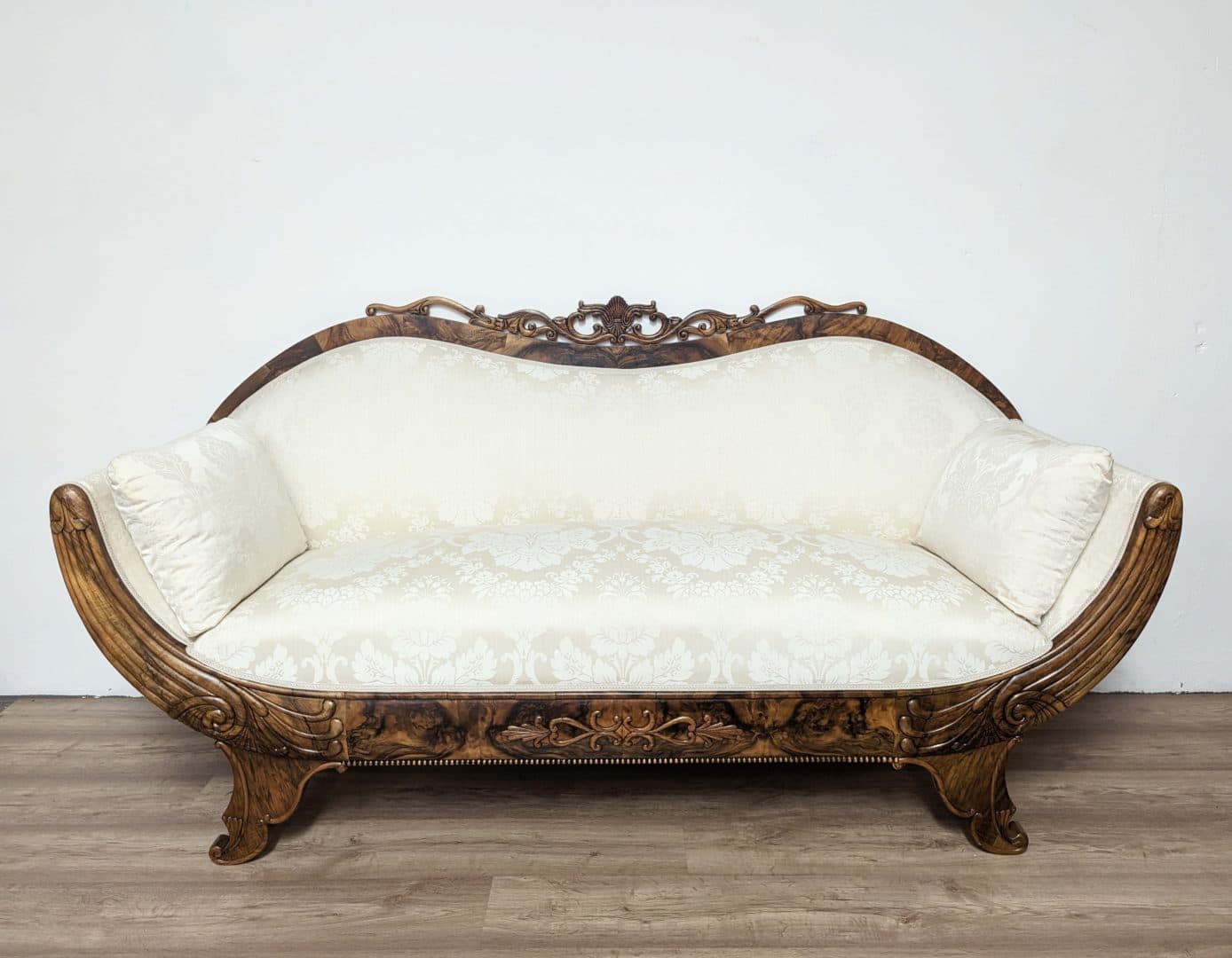 Biedermeier Nussbaum Sofa um 1840