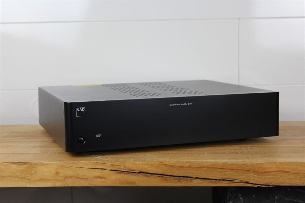 NAD C 268 Kabelgebundener Audio-Verstärker, Schwarz, 300 W, 0,03 %, 0,3 dB, 250 W, 200 W, 120 W