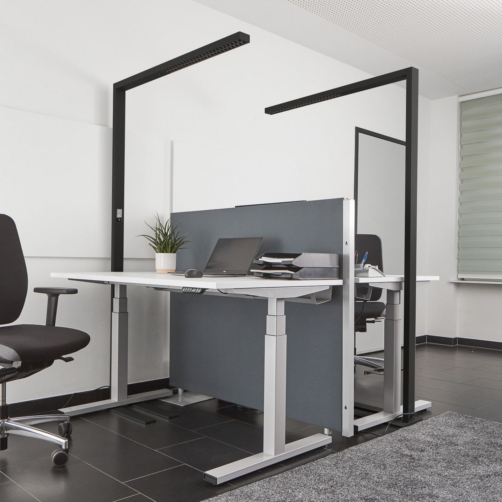 Arcchio LED-Büro-Stehlampe Jolinda, schwarz, 4000K, Sensor - Arbeitszimmer / Büro - Modern - Metall - Mehrflammig