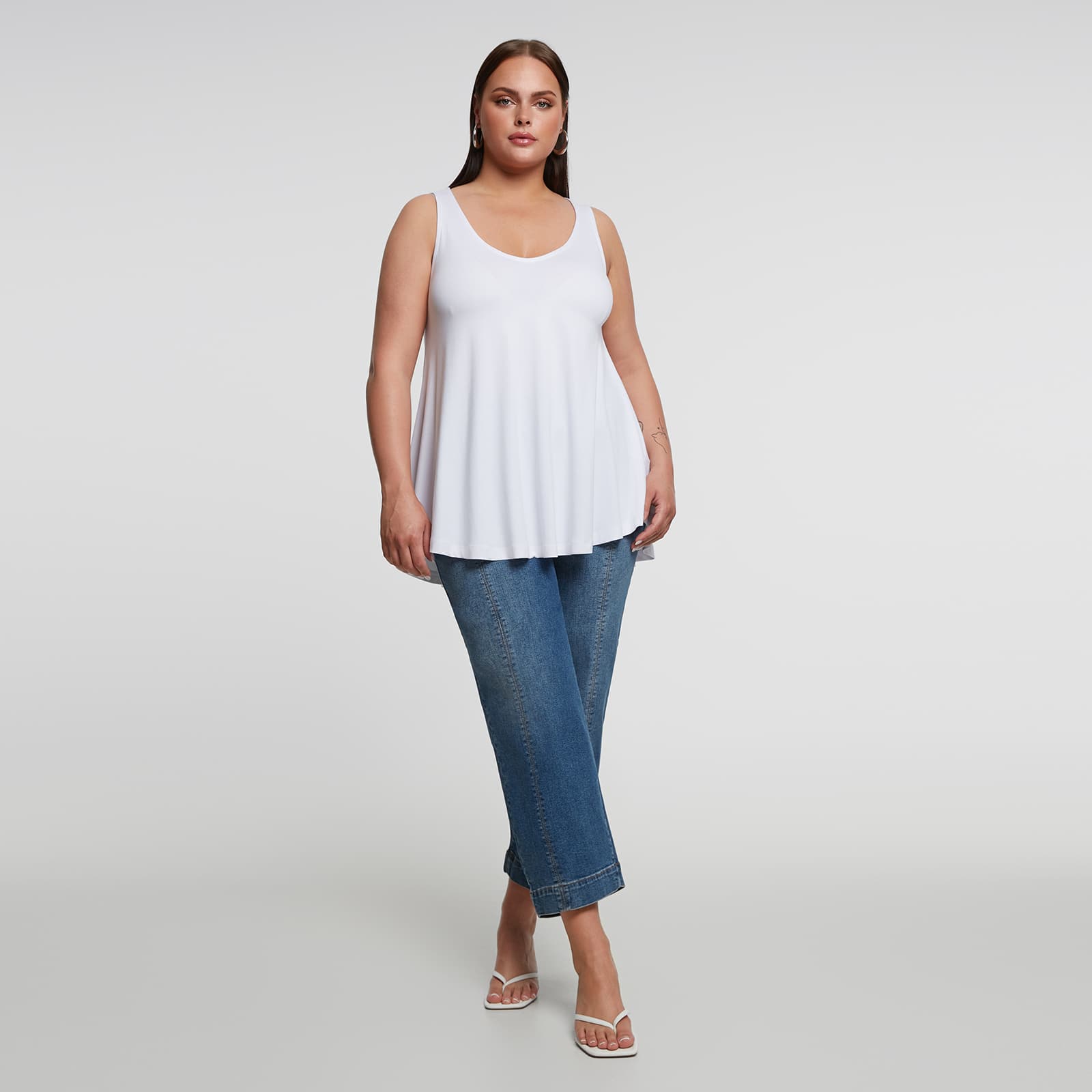 Viscose curve hem V top