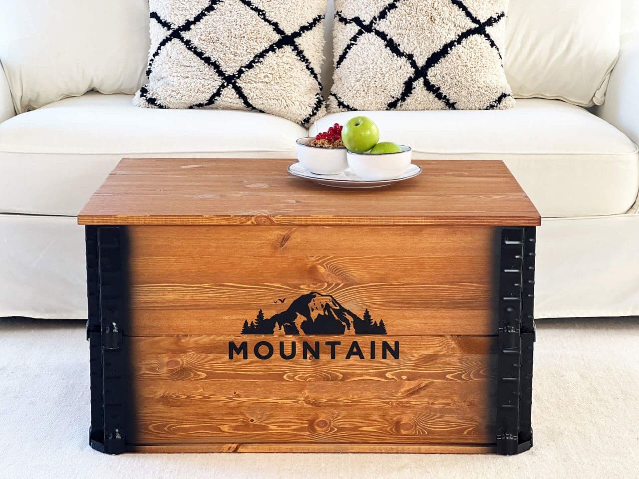Holztruhe "Mountain" hellbraun handgefertigt aus massiv Holz